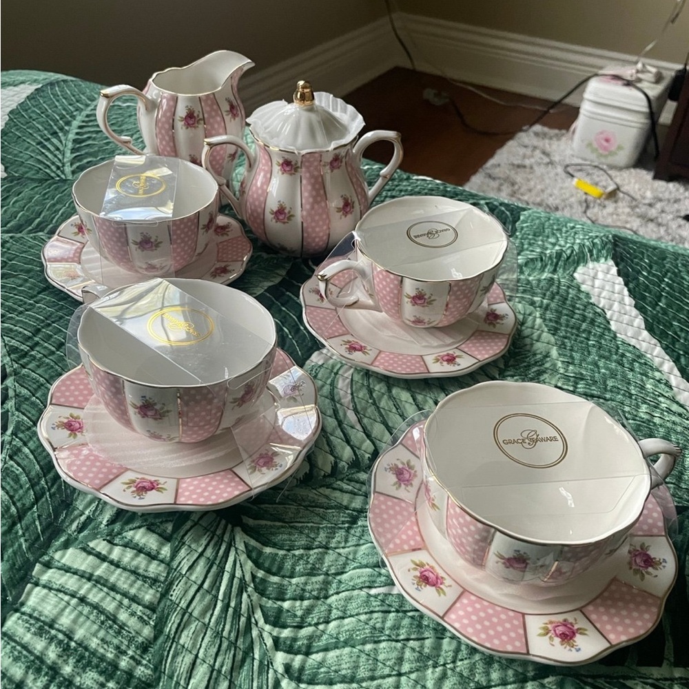 7 NEW GRACE TEAWARE ROSES PORCELIN TEACUPS AND SAUCERS
